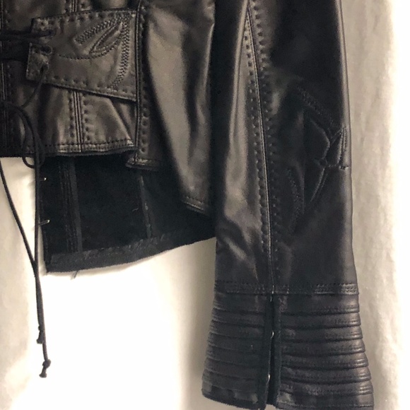 Tahari Black Embossed Black Leather Jacket w Mandarin Collar & Bell Sleeves XS - Picture 12 of 14